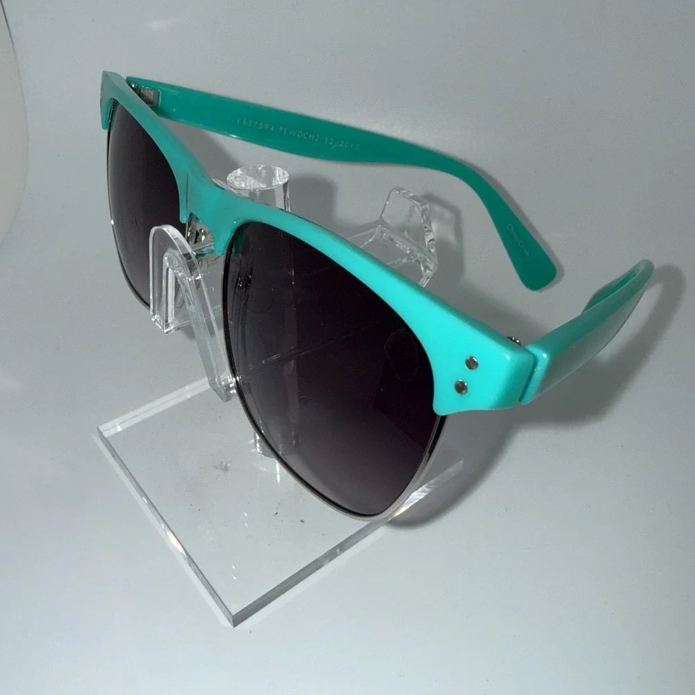 Aeropostale Tortoiseshell Clubmax Sunglasses. Aero 2524 Gradient Gray Lenses